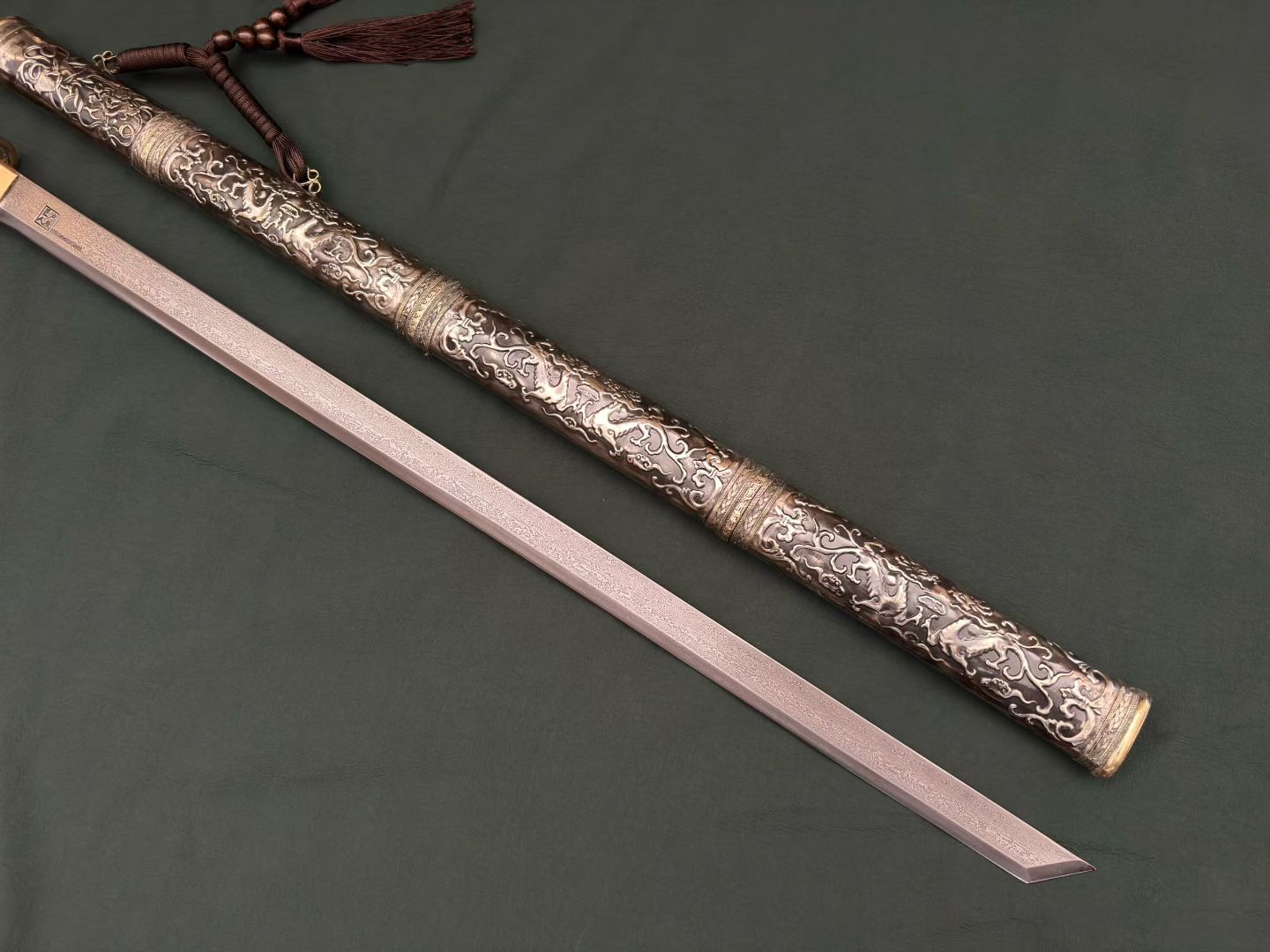 龙泉剑气堂刀剑长剑大马士革长刀花纹钢收藏装饰未开刃